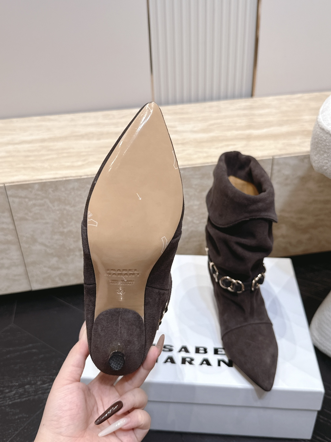 isabel marant/伊莎贝尔26vs早秋最新休闲靴子系列… 【尖头堆皱一脚蹬中靴】 玛兰混合过去与将来"交织出非 isabel marant/伊莎贝尔26vs早秋最新休闲靴子系列… 【尖头堆皱一脚蹬中靴】 玛兰混合过去与将来"交织出非