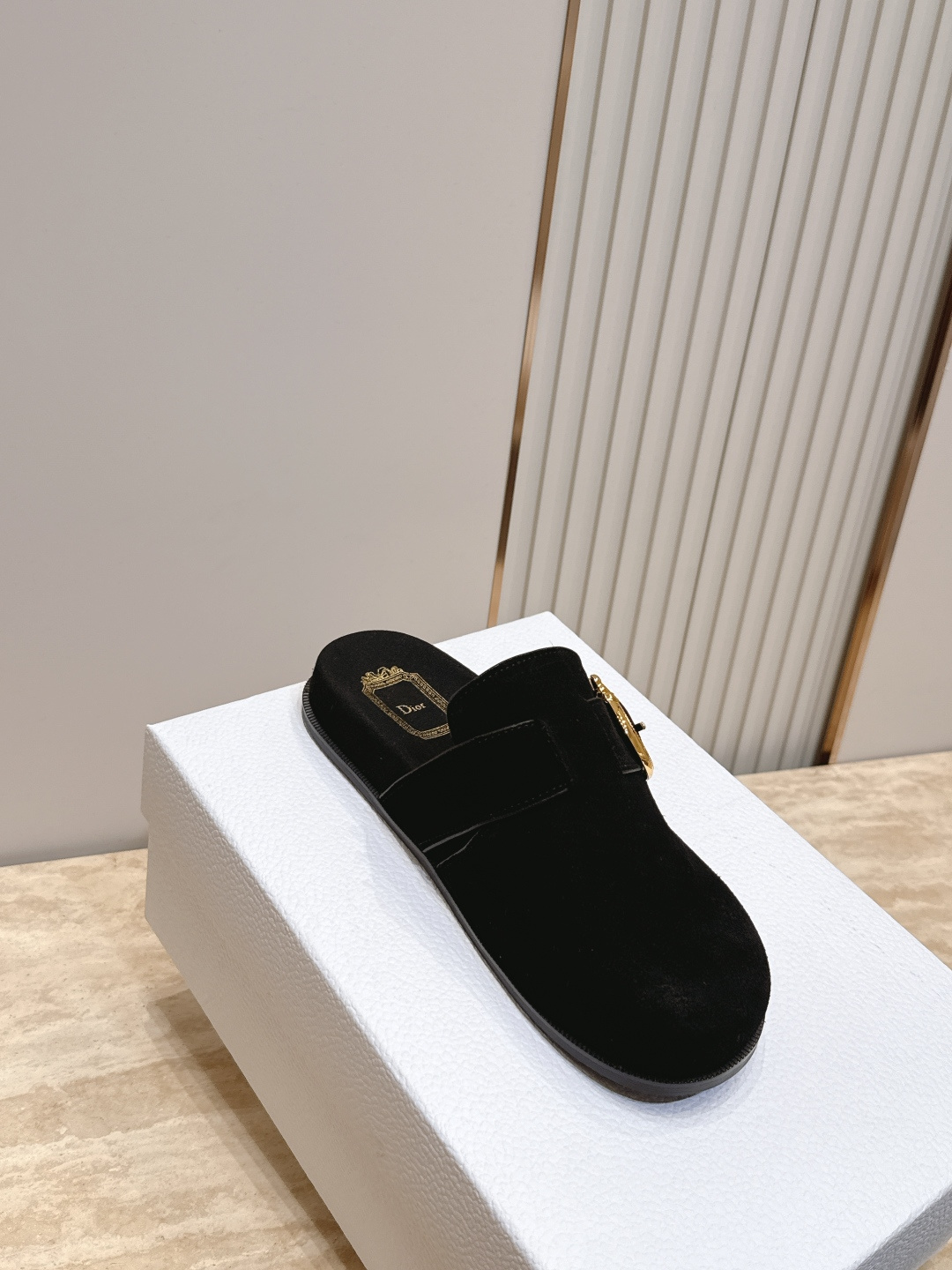 Dior 迪奥 2026vs早秋新款休闲圆头穆勒半拖 各大明星网红纷纷种草的一款美鞋、顶版搭配单品里就是毫不费力的时髦穿 Dior 迪奥 2026vs早秋新款休闲圆头穆勒半拖 各大明星网红纷纷种草的一款美鞋、顶版搭配单品里就是毫不费力的时髦穿