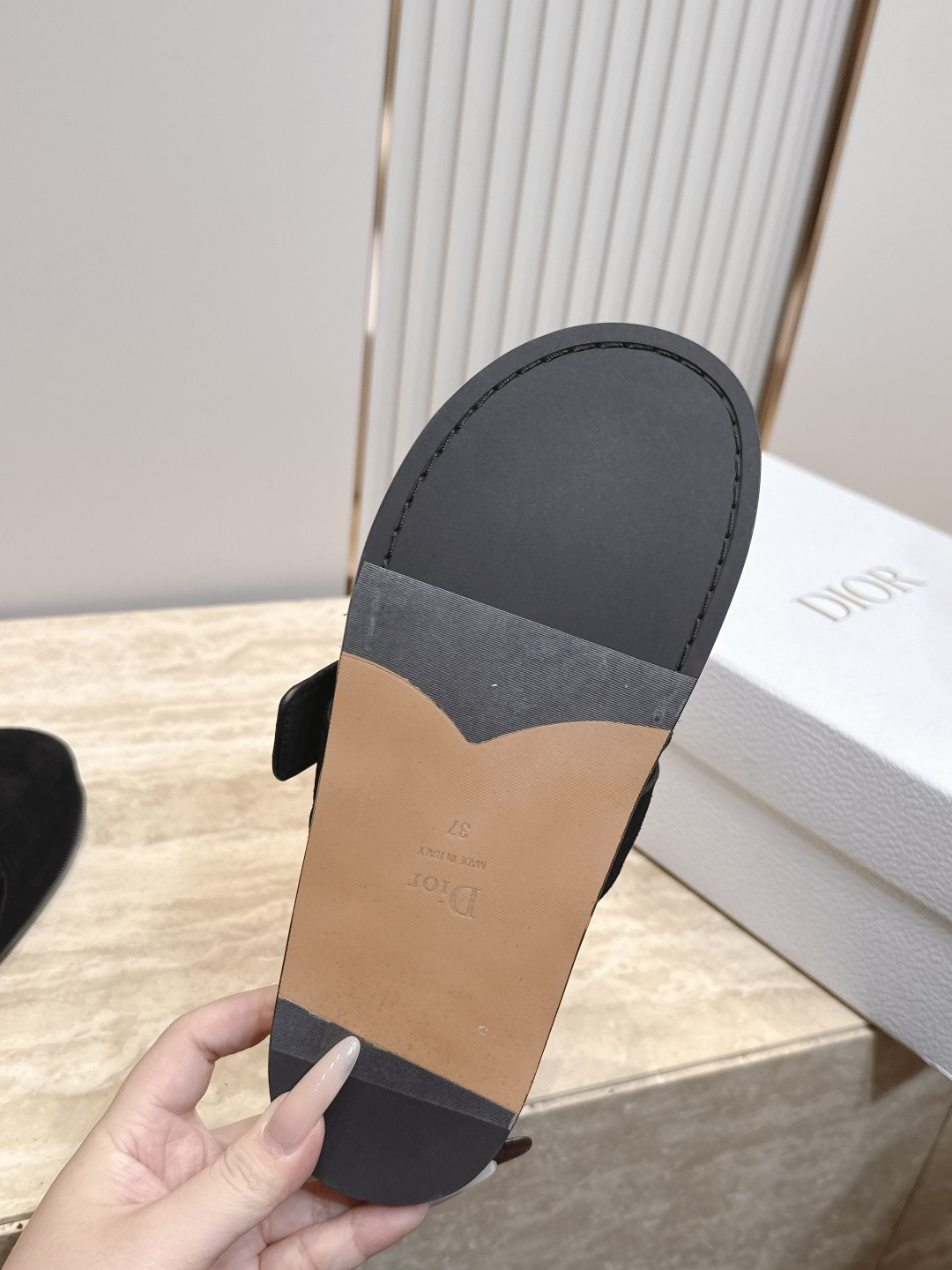 Dior 迪奥 2026vs早秋新款休闲圆头穆勒半拖 各大明星网红纷纷种草的一款美鞋、顶版搭配单品里就是毫不费力的时髦穿 Dior 迪奥 2026vs早秋新款休闲圆头穆勒半拖 各大明星网红纷纷种草的一款美鞋、顶版搭配单品里就是毫不费力的时髦穿
