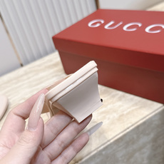 Gucci古驰2026vs春夏最新爆款圆头中跟夹趾凉拖 原单品质 🍃原汁原味的欧式风格,💥上脚非常完美💃💃穿搭上配此鞋, Gucci古驰2026vs春夏最新爆款圆头中跟夹趾凉拖 原单品质 🍃原汁原味的欧式风格,💥上脚非常完美💃💃穿搭上配此鞋,