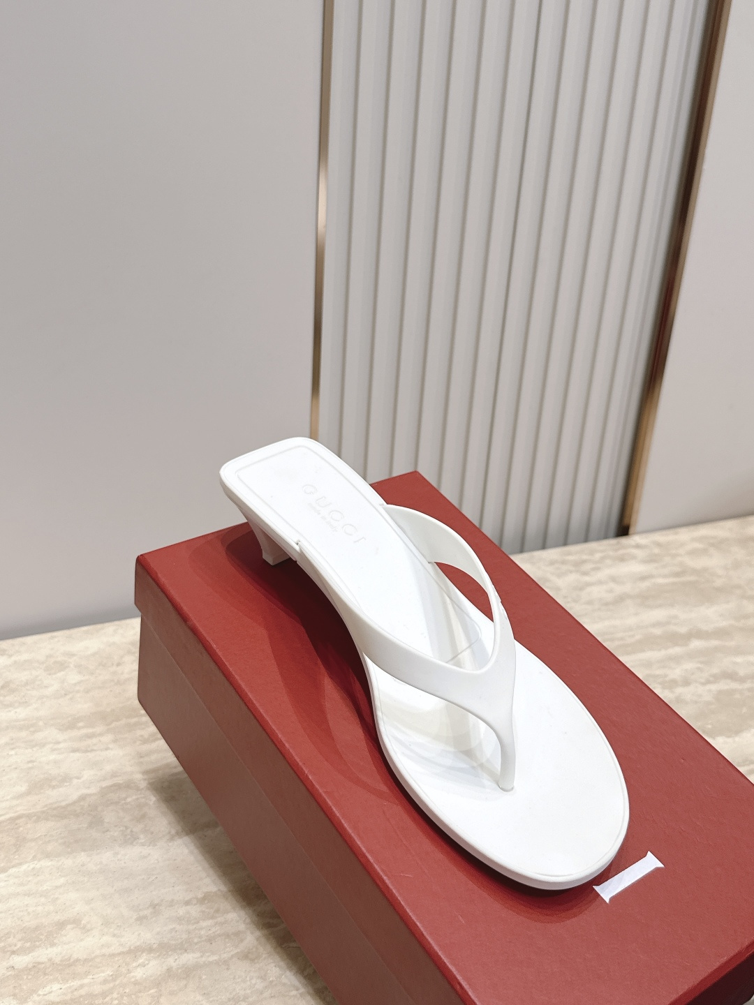 Gucci古驰2026vs春夏最新爆款圆头中跟夹趾凉拖 原单品质 🍃原汁原味的欧式风格,💥上脚非常完美💃💃穿搭上配此鞋, Gucci古驰2026vs春夏最新爆款圆头中跟夹趾凉拖 原单品质 🍃原汁原味的欧式风格,💥上脚非常完美💃💃穿搭上配此鞋,