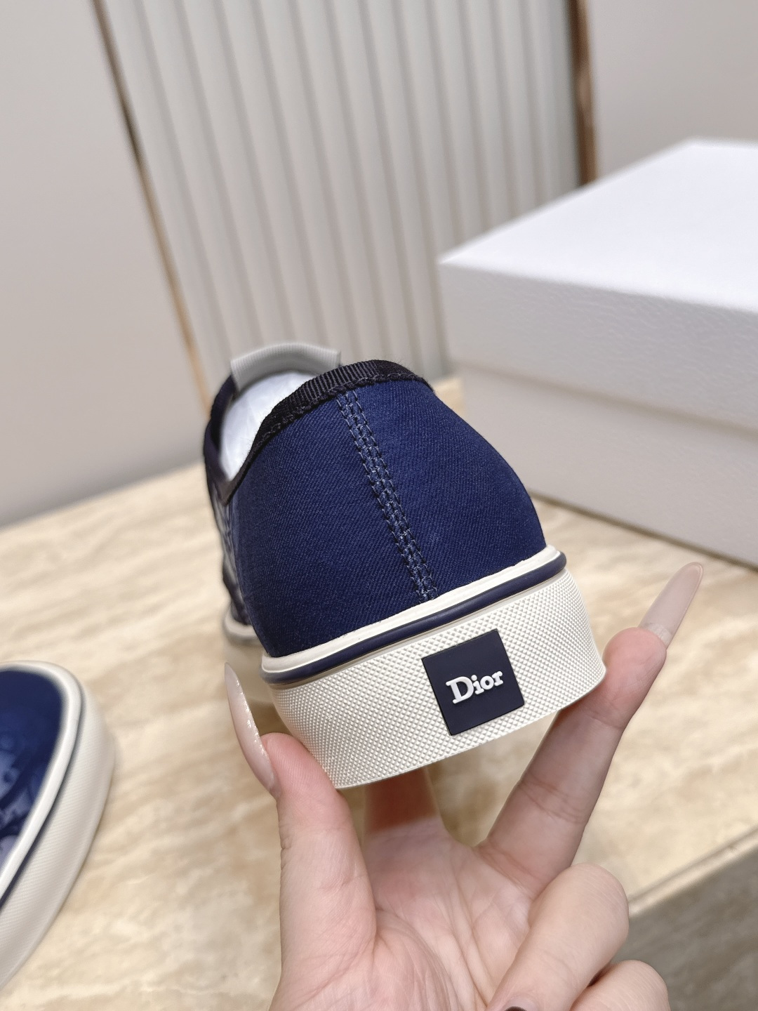 新色! 男款 Dior 迪奥 26ss走秀系列 新款网面刺绣休闲乐福鞋 以品牌经典标志性的字母刺绣面打造,搭配同色系的皮 新色! 男款 Dior 迪奥 26ss走秀系列 新款网面刺绣休闲乐福鞋 以品牌经典标志性的字母刺绣面打造,搭配同色系的皮