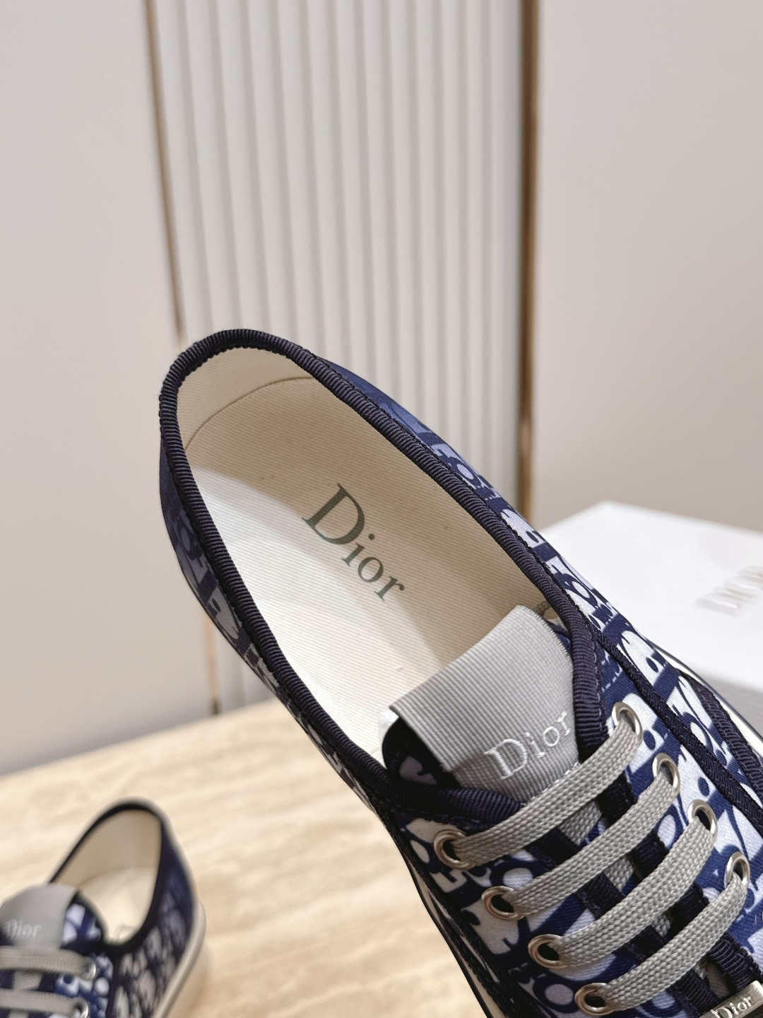 新色! 男款 Dior 迪奥 26ss走秀系列 新款网面刺绣休闲乐福鞋 以品牌经典标志性的字母刺绣面打造,搭配同色系的皮 新色! 男款 Dior 迪奥 26ss走秀系列 新款网面刺绣休闲乐福鞋 以品牌经典标志性的字母刺绣面打造,搭配同色系的皮
