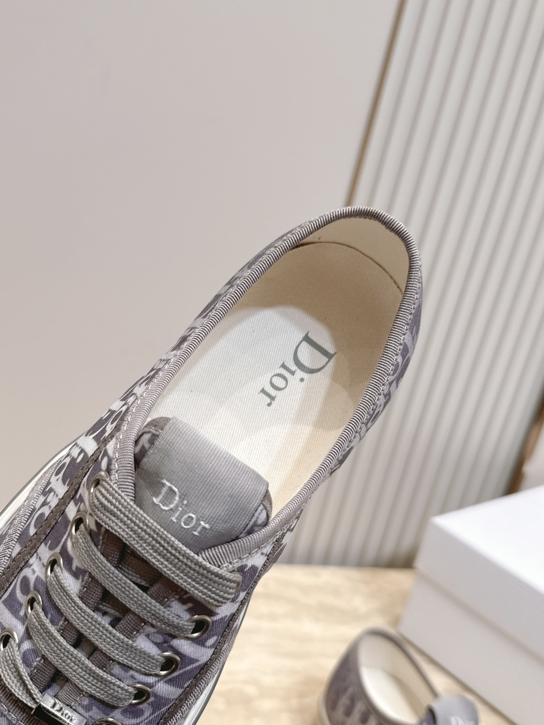 新色! 男款 Dior 迪奥 26ss走秀系列 新款网面刺绣休闲乐福鞋 以品牌经典标志性的字母刺绣面打造,搭配同色系的皮 新色! 男款 Dior 迪奥 26ss走秀系列 新款网面刺绣休闲乐福鞋 以品牌经典标志性的字母刺绣面打造,搭配同色系的皮