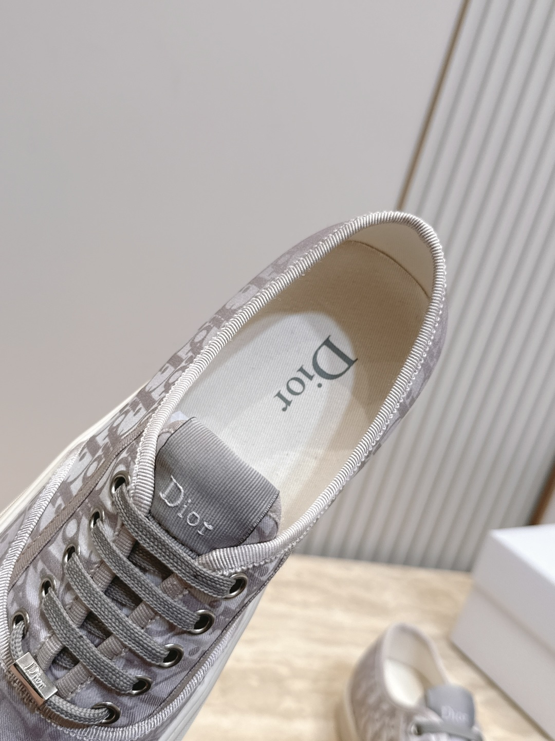 新色! 男款 Dior 迪奥 26ss走秀系列 新款网面刺绣休闲乐福鞋 以品牌经典标志性的字母刺绣面打造,搭配同色系的皮 新色! 男款 Dior 迪奥 26ss走秀系列 新款网面刺绣休闲乐福鞋 以品牌经典标志性的字母刺绣面打造,搭配同色系的皮