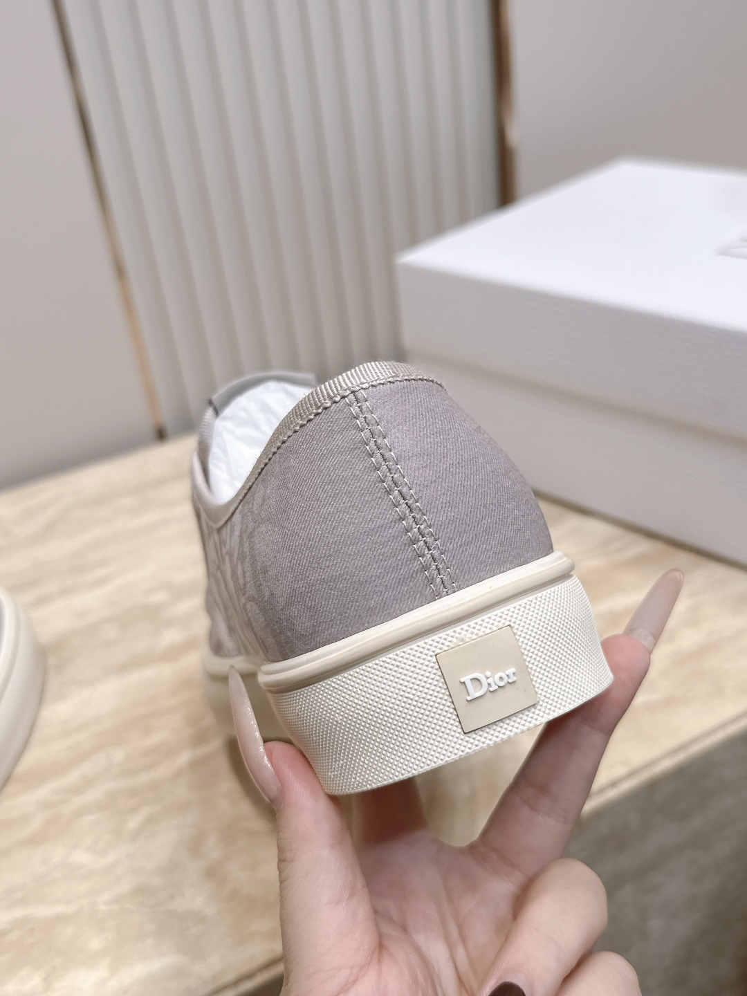 新色! 男款 Dior 迪奥 26ss走秀系列 新款网面刺绣休闲乐福鞋 以品牌经典标志性的字母刺绣面打造,搭配同色系的皮 新色! 男款 Dior 迪奥 26ss走秀系列 新款网面刺绣休闲乐福鞋 以品牌经典标志性的字母刺绣面打造,搭配同色系的皮