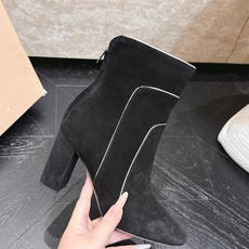 粗跟款 短靴 Gianvito Rossi 纪梵希 2026vs早秋最新走秀爆款靴子系列……粗跟短靴 今年最值得 粗跟款 短靴 Gianvito Rossi 纪梵希 2026vs早秋最新走秀爆款靴子系列……粗跟短靴 今年最值得