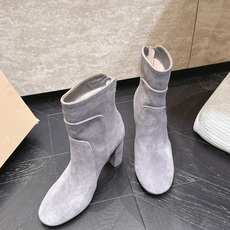 粗跟款 短靴 Gianvito Rossi 纪梵希 2026vs早秋最新走秀爆款靴子系列……粗跟短靴 今年最值 粗跟款 短靴 Gianvito Rossi 纪梵希 2026vs早秋最新走秀爆款靴子系列……粗跟短靴 今年最值