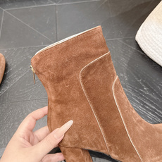 粗跟款 短靴 Gianvito Rossi 纪梵希 2026vs早秋最新走秀爆款靴子系列……粗跟短靴 今年最值 粗跟款 短靴 Gianvito Rossi 纪梵希 2026vs早秋最新走秀爆款靴子系列……粗跟短靴 今年最值