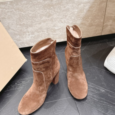 粗跟款 短靴 Gianvito Rossi 纪梵希 2026vs早秋最新走秀爆款靴子系列……粗跟短靴 今年最值 粗跟款 短靴 Gianvito Rossi 纪梵希 2026vs早秋最新走秀爆款靴子系列……粗跟短靴 今年最值