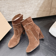 粗跟款 短靴 Gianvito Rossi 纪梵希 2026vs早秋最新走秀爆款靴子系列……粗跟短靴 今年最值 粗跟款 短靴 Gianvito Rossi 纪梵希 2026vs早秋最新走秀爆款靴子系列……粗跟短靴 今年最值