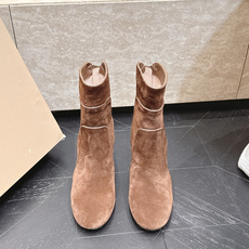 粗跟款 短靴 Gianvito Rossi 纪梵希 2026vs早秋最新走秀爆款靴子系列……粗跟短靴 今年最值 粗跟款 短靴 Gianvito Rossi 纪梵希 2026vs早秋最新走秀爆款靴子系列……粗跟短靴 今年最值