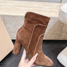 粗跟款 短靴 Gianvito Rossi 纪梵希 2026vs早秋最新走秀爆款靴子系列……粗跟短靴 今年最值 粗跟款 短靴 Gianvito Rossi 纪梵希 2026vs早秋最新走秀爆款靴子系列……粗跟短靴 今年最值