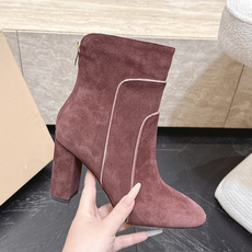 粗跟款 短靴 Gianvito Rossi 纪梵希 2026vs早秋最新走秀爆款靴子系列……粗跟短靴 今年最值得 粗跟款 短靴 Gianvito Rossi 纪梵希 2026vs早秋最新走秀爆款靴子系列……粗跟短靴 今年最值得