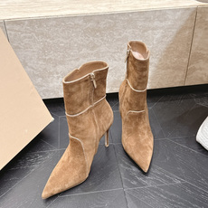 细跟款 短靴 Gianvito Rossi 纪梵希 2026vs早秋最新走秀爆款靴子系列……细高跟短靴 今年最值 细跟款 短靴 Gianvito Rossi 纪梵希 2026vs早秋最新走秀爆款靴子系列……细高跟短靴 今年最值