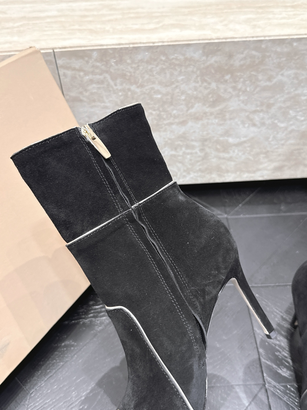 细跟款 短靴     Gianvito Rossi 纪梵希 2026vs早秋最新走秀爆款靴子系列……细高跟短靴 今年最值
