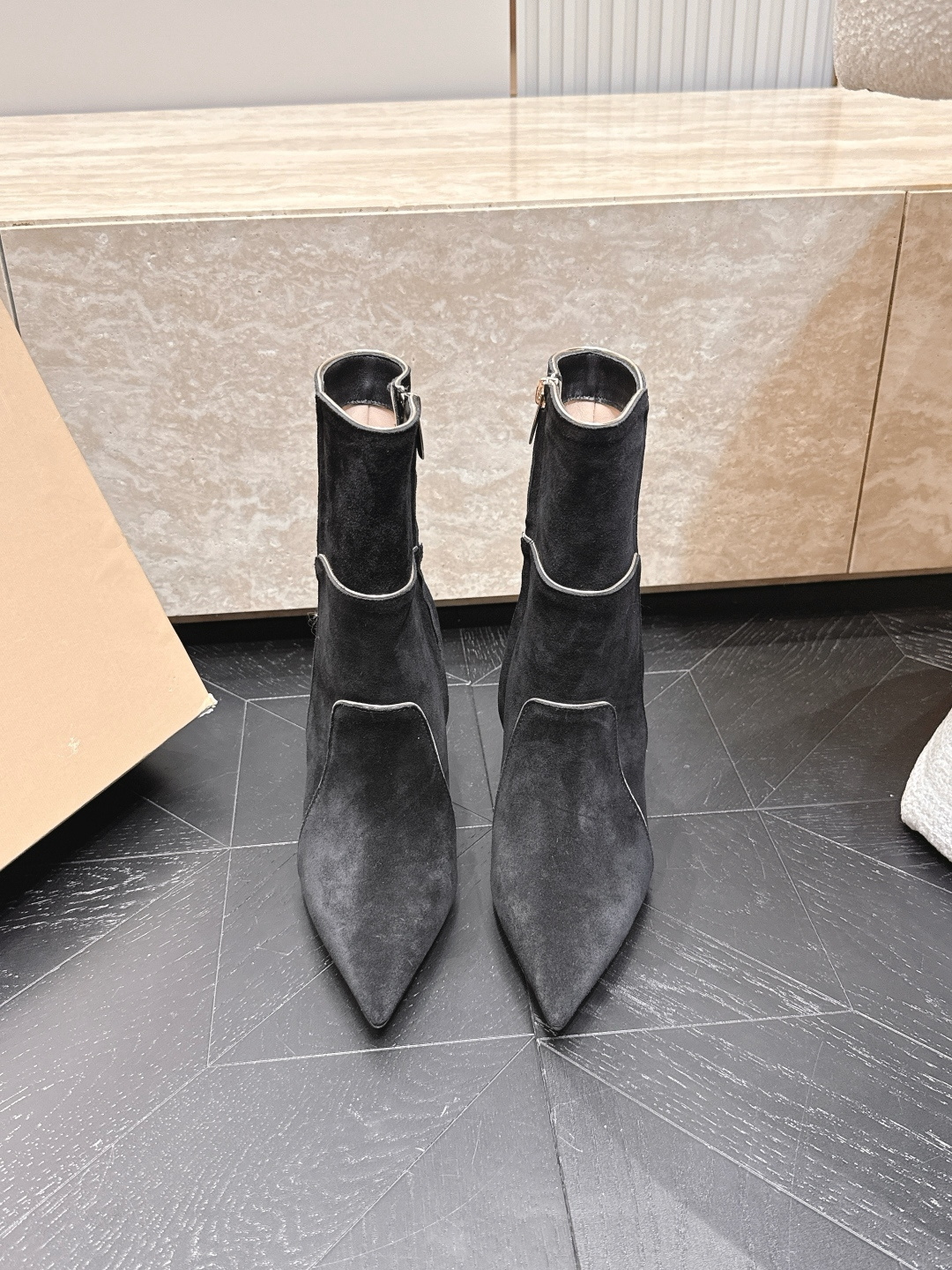 细跟款 短靴     Gianvito Rossi 纪梵希 2026vs早秋最新走秀爆款靴子系列……细高跟短靴 今年最值