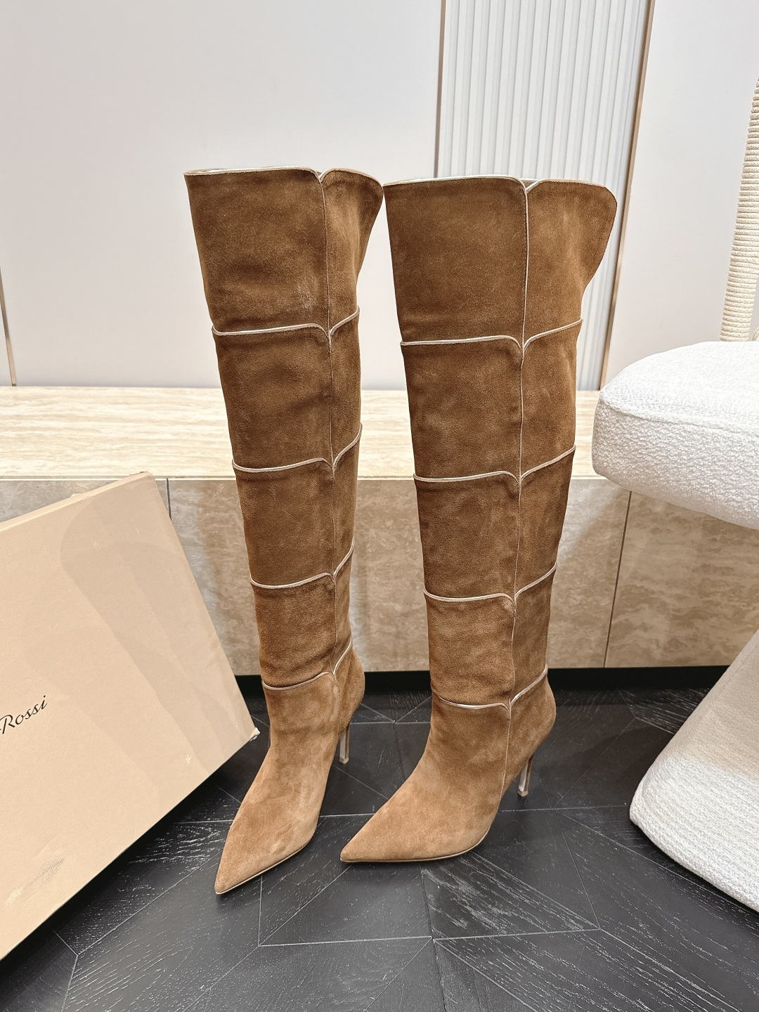 细跟款高靴     Gianvito Rossi2026vs早秋最新走秀爆款靴子系列……尖头一脚蹬长靴高筒靴 顶级版本G