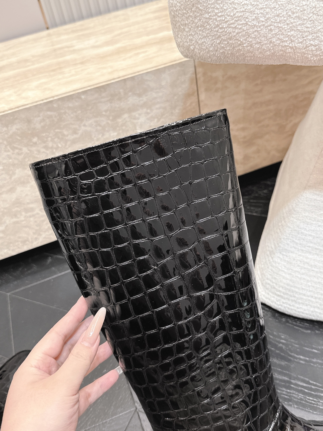 Chanel 香奈儿 2026秋冬 最新款高筒靴骑士靴 经典简约 超帅气 超好看,整体设计和做工用料,不仅让它的质感超级 Chanel 香奈儿 2026秋冬 最新款高筒靴骑士靴 经典简约 超帅气 超好看,整体设计和做工用料,不仅让它的质感超级