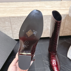 Chanel 香奈儿 2026秋冬 最新款高筒靴骑士靴 经典简约 超帅气 超好看,整体设计和做工用料,不仅让它的质感超级 Chanel 香奈儿 2026秋冬 最新款高筒靴骑士靴 经典简约 超帅气 超好看,整体设计和做工用料,不仅让它的质感超级
