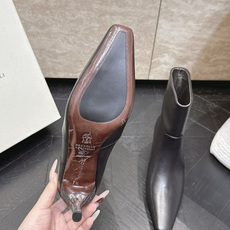 Brunello Cucinelli新款BC秋冬靴子系列 高跟细跟侧拉链短靴 BC是意大利知名品牌,极简主义风格,优雅复 Brunello Cucinelli新款BC秋冬靴子系列 高跟细跟侧拉链短靴 BC是意大利知名品牌,极简主义风格,优雅复