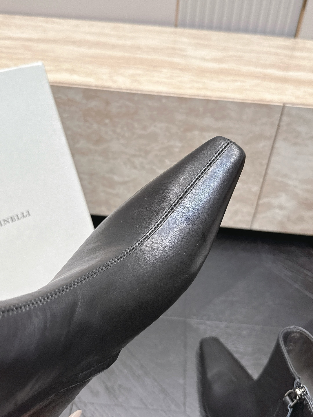 Brunello Cucinelli新款BC秋冬靴子系列 高跟细跟短靴 BC是意大利知名品牌，极简主义风格，优雅复古又高