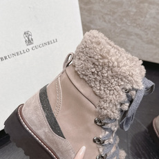 Brunello Cucinelli新款BC秋冬靴子系列 系带羊毛马丁靴 BC是意大利知名品牌,极简主义风格,优雅复古又 Brunello Cucinelli新款BC秋冬靴子系列 系带羊毛马丁靴 BC是意大利知名品牌,极简主义风格,优雅复古又