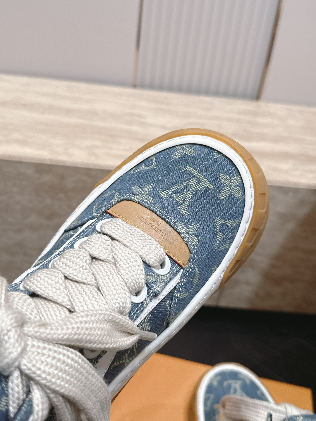 高版本 情侣款 Louis Vuitton Tilted Sneaker厚底休闲鞋饼干高帮鞋 鞋身采用了前所未有的不对称