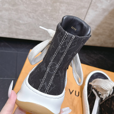 高版本 情侣款 Louis Vuitton Tilted Sneaker厚底休闲鞋饼干高帮鞋 鞋身采用了前所未有的不对称 高版本 情侣款 Louis Vuitton Tilted Sneaker厚底休闲鞋饼干高帮鞋 鞋身采用了前所未有的不对称