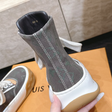 高版本 情侣款 Louis Vuitton Tilted Sneaker厚底休闲鞋饼干高帮鞋 鞋身采用了前所未有的不对称 高版本 情侣款 Louis Vuitton Tilted Sneaker厚底休闲鞋饼干高帮鞋 鞋身采用了前所未有的不对称