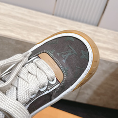 高版本 情侣款 Louis Vuitton Tilted Sneaker厚底休闲鞋饼干高帮鞋 鞋身采用了前所未有的不对称 高版本 情侣款 Louis Vuitton Tilted Sneaker厚底休闲鞋饼干高帮鞋 鞋身采用了前所未有的不对称