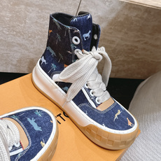 高版本 情侣款 Louis Vuitton Tilted Sneaker厚底休闲鞋饼干高帮鞋 鞋身采用了前所未有的不对称 高版本 情侣款 Louis Vuitton Tilted Sneaker厚底休闲鞋饼干高帮鞋 鞋身采用了前所未有的不对称