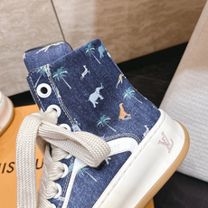 高版本 情侣款 Louis Vuitton Tilted Sneaker厚底休闲鞋饼干高帮鞋 鞋身采用了前所未有的不对称 高版本 情侣款 Louis Vuitton Tilted Sneaker厚底休闲鞋饼干高帮鞋 鞋身采用了前所未有的不对称
