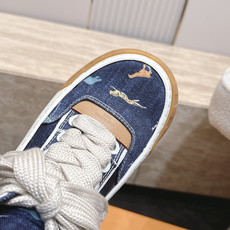 高版本 情侣款 Louis Vuitton Tilted Sneaker厚底休闲鞋饼干高帮鞋 鞋身采用了前所未有的不对称 高版本 情侣款 Louis Vuitton Tilted Sneaker厚底休闲鞋饼干高帮鞋 鞋身采用了前所未有的不对称