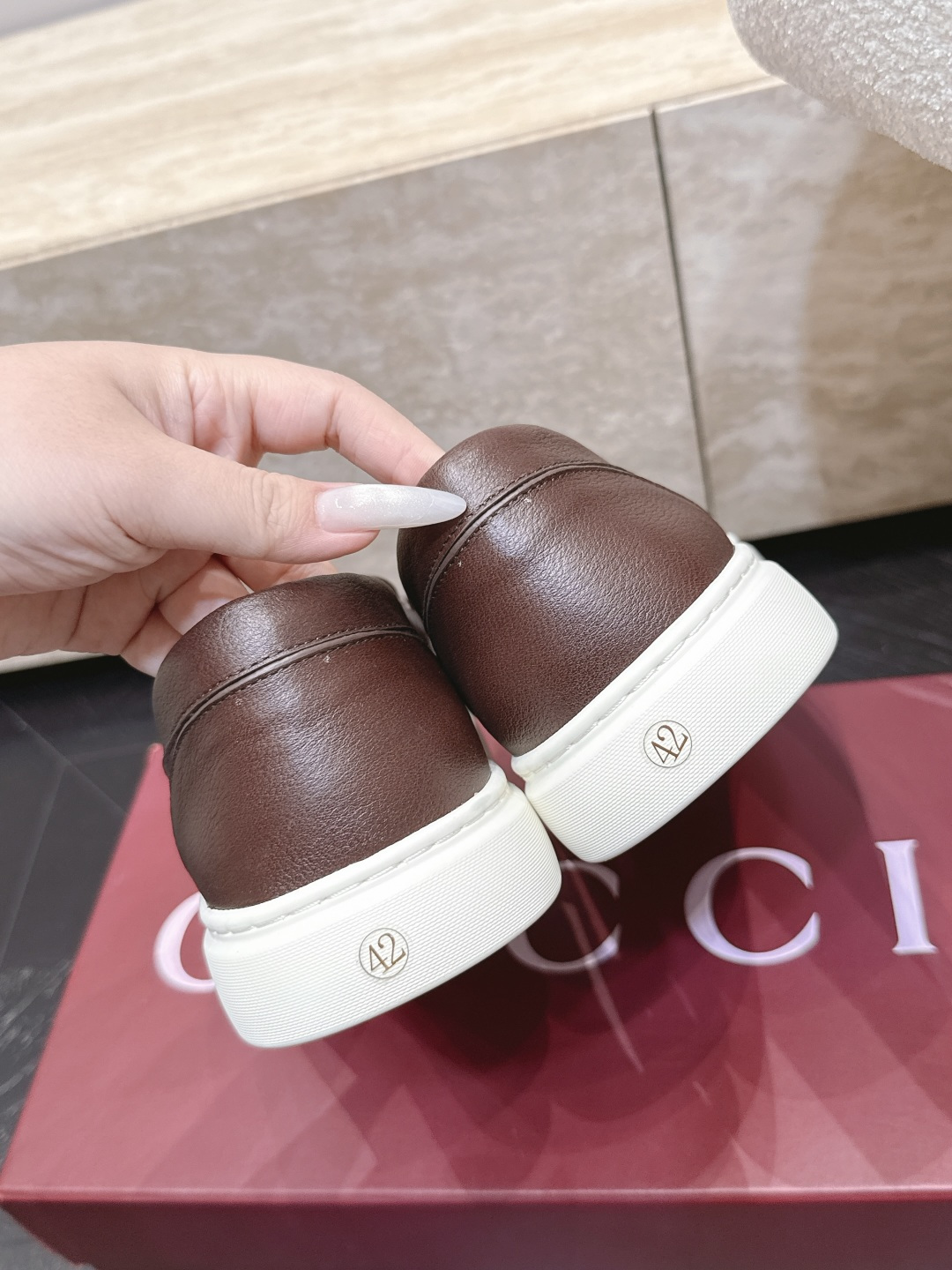 男款 Gucci 古驰早秋最新拼色马行扣休闲鞋,GG古奇系列休闲乐福休闲走秀款 ZP开发纯原版本……金属双G水晶圆柱形标 男款 Gucci 古驰早秋最新拼色马行扣休闲鞋,GG古奇系列休闲乐福休闲走秀款 ZP开发纯原版本……金属双G水晶圆柱形标