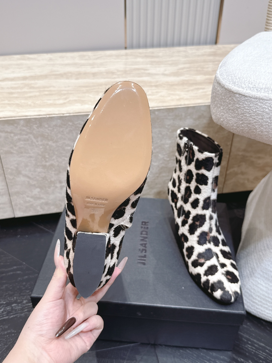 吉尔桑达-Jil sander 2026vs早秋新品靴子系列…… 【圆头粗跟短靴】 超酷超飒战靴，上脚显瘦增，高超级百搭