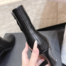 吉尔桑达-Jil sander 2026vs早秋新品靴子系列…… 【圆头粗跟短靴】 超酷超飒战靴,上脚显瘦增,高超级百搭 吉尔桑达-Jil sander 2026vs早秋新品靴子系列…… 【圆头粗跟短靴】 超酷超飒战靴,上脚显瘦增,高超级百搭