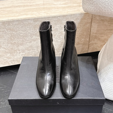 吉尔桑达-Jil sander 2026vs早秋新品靴子系列…… 【圆头粗跟短靴】 超酷超飒战靴,上脚显瘦增,高超级百搭 吉尔桑达-Jil sander 2026vs早秋新品靴子系列…… 【圆头粗跟短靴】 超酷超飒战靴,上脚显瘦增,高超级百搭