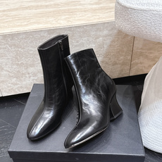 吉尔桑达-Jil sander 2026vs早秋新品靴子系列…… 【圆头粗跟短靴】 超酷超飒战靴,上脚显瘦增,高超级百搭 吉尔桑达-Jil sander 2026vs早秋新品靴子系列…… 【圆头粗跟短靴】 超酷超飒战靴,上脚显瘦增,高超级百搭