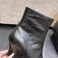 吉尔桑达-Jil sander 2026vs早秋新品靴子系列…… 【圆头粗跟短靴】 超酷超飒战靴,上脚显瘦增,高超级百搭 吉尔桑达-Jil sander 2026vs早秋新品靴子系列…… 【圆头粗跟短靴】 超酷超飒战靴,上脚显瘦增,高超级百搭