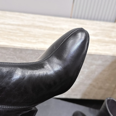 吉尔桑达-Jil sander 2026vs早秋新品靴子系列…… 【圆头粗跟短靴】 超酷超飒战靴,上脚显瘦增,高超级百搭 吉尔桑达-Jil sander 2026vs早秋新品靴子系列…… 【圆头粗跟短靴】 超酷超飒战靴,上脚显瘦增,高超级百搭