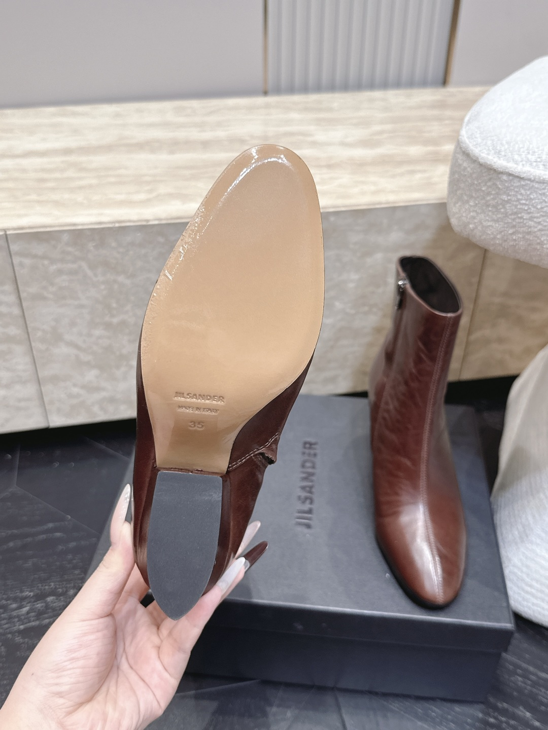 吉尔桑达-Jil sander 2026vs早秋新品靴子系列…… 【圆头粗跟短靴】 超酷超飒战靴,上脚显瘦增,高超级百搭 吉尔桑达-Jil sander 2026vs早秋新品靴子系列…… 【圆头粗跟短靴】 超酷超飒战靴,上脚显瘦增,高超级百搭