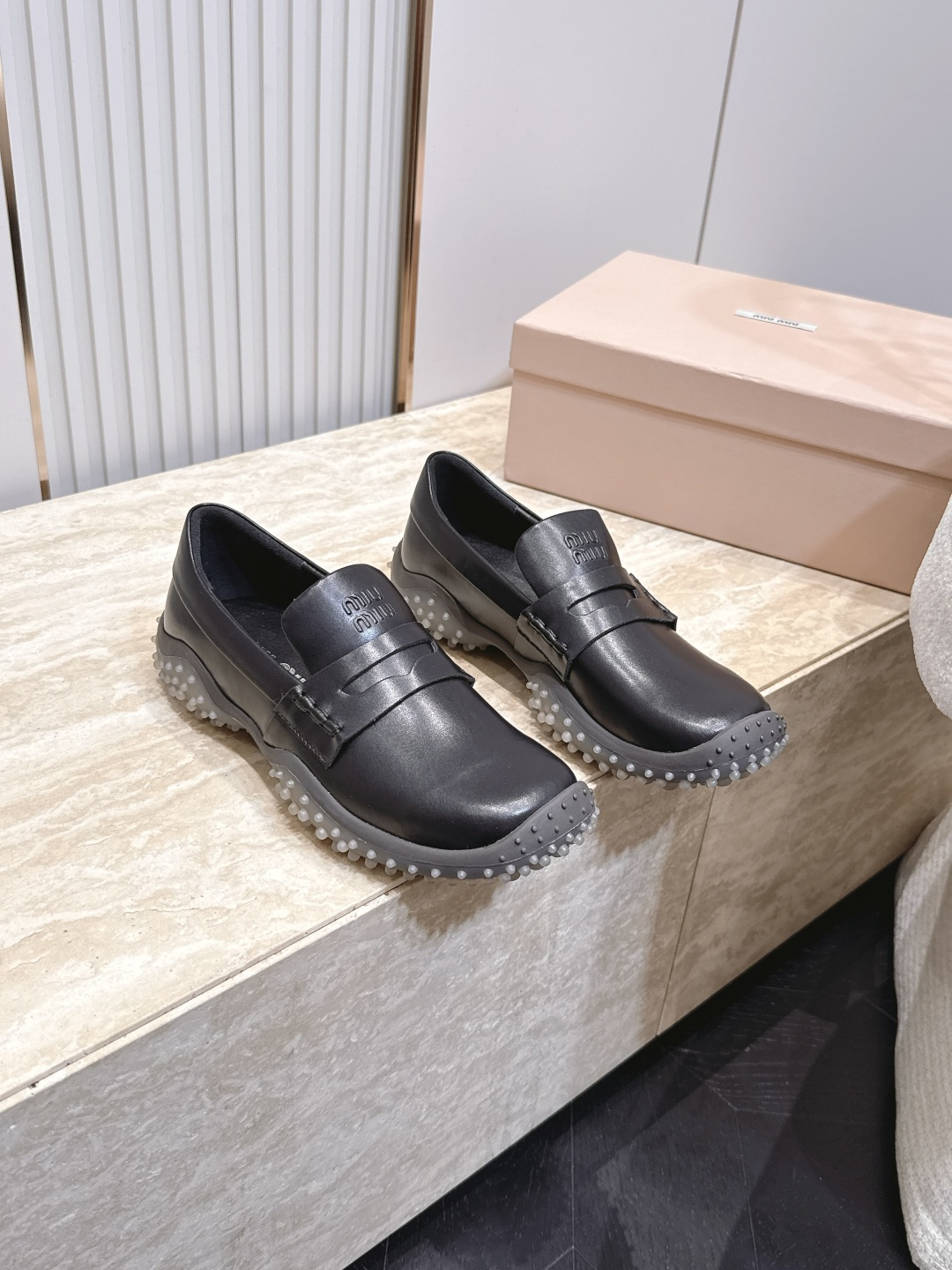 MiuMiu缪缪2026vs秋季新款乐福鞋系列…… 圆头豆豆厚底休闲乐福鞋  Miu Miu源于意大利时尚设计品牌一系列
