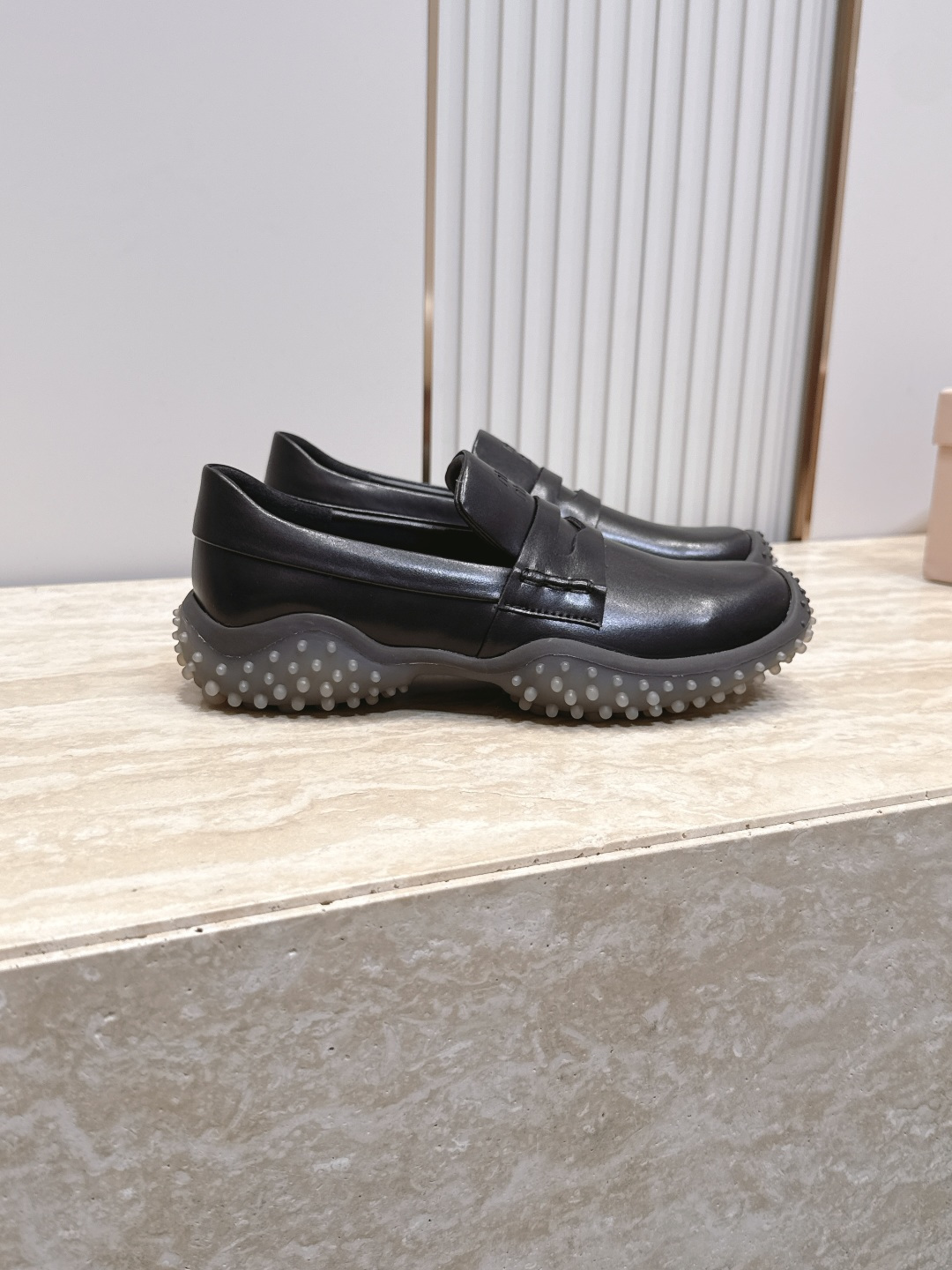 MiuMiu缪缪2026vs秋季新款乐福鞋系列…… 圆头豆豆厚底休闲乐福鞋 Miu Miu源于意大利时尚设计品牌一系列 MiuMiu缪缪2026vs秋季新款乐福鞋系列…… 圆头豆豆厚底休闲乐福鞋 Miu Miu源于意大利时尚设计品牌一系列