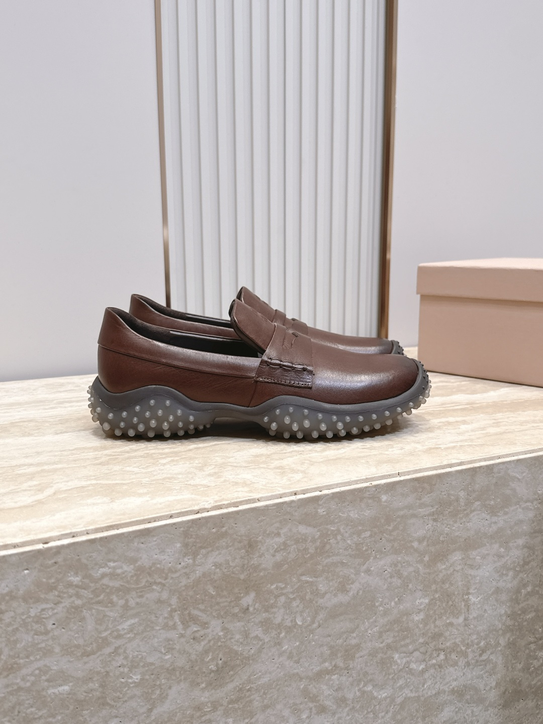 MiuMiu缪缪2026vs秋季新款乐福鞋系列…… 圆头豆豆厚底休闲乐福鞋  Miu Miu源于意大利时尚设计品牌一系列