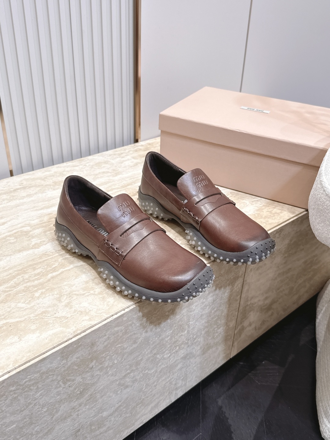 MiuMiu缪缪2026vs秋季新款乐福鞋系列…… 圆头豆豆厚底休闲乐福鞋  Miu Miu源于意大利时尚设计品牌一系列