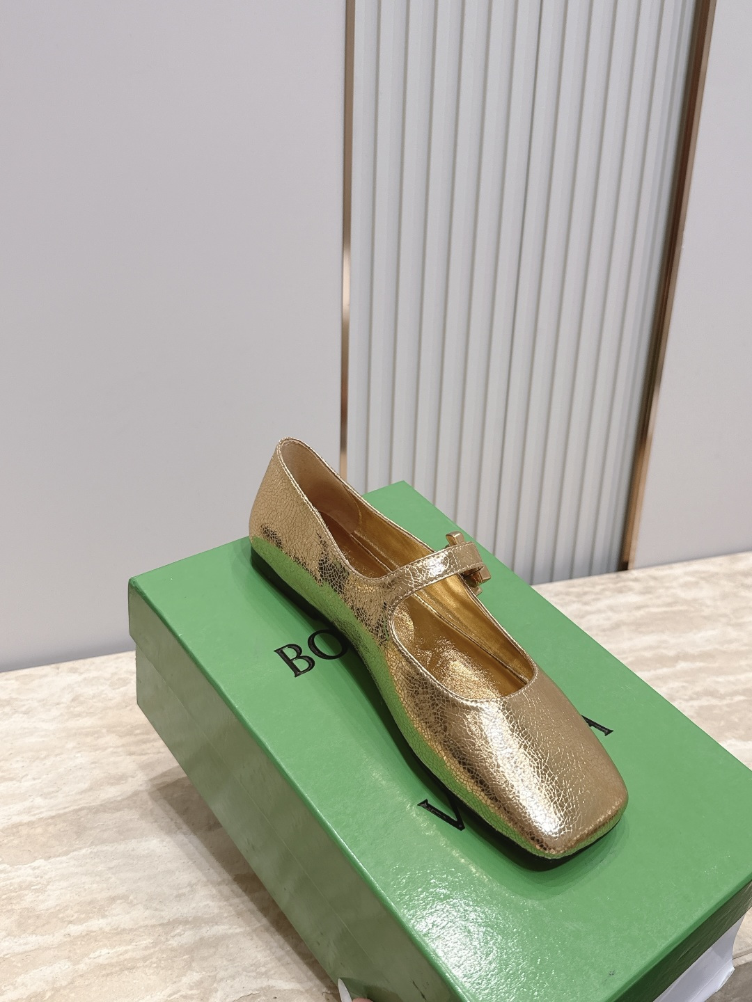 BOTTEGA VENETA 26vs早秋最新爆款单鞋系列……BV方头横带平底单鞋 小红巨书网多红星明上身!上脚真 BOTTEGA VENETA 26vs早秋最新爆款单鞋系列……BV方头横带平底单鞋 小红巨书网多红星明上身!上脚真