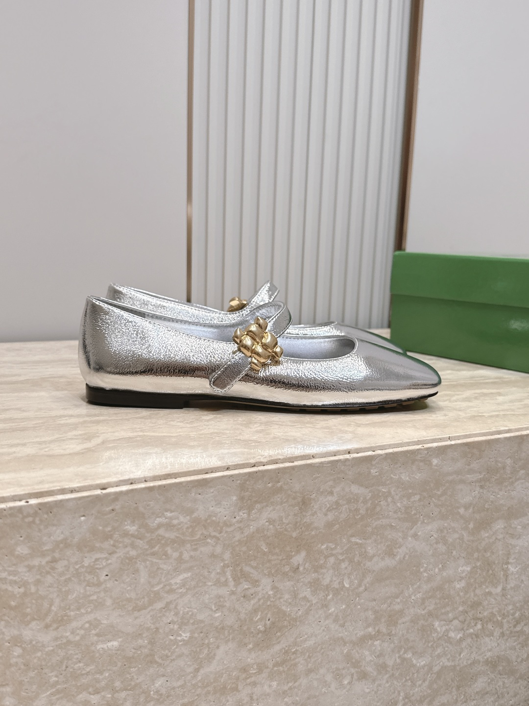 BOTTEGA VENETA 26vs早秋最新爆款单鞋系列……BV方头横带平底单鞋 小红巨书网多红星明上身!上脚真 BOTTEGA VENETA 26vs早秋最新爆款单鞋系列……BV方头横带平底单鞋 小红巨书网多红星明上身!上脚真