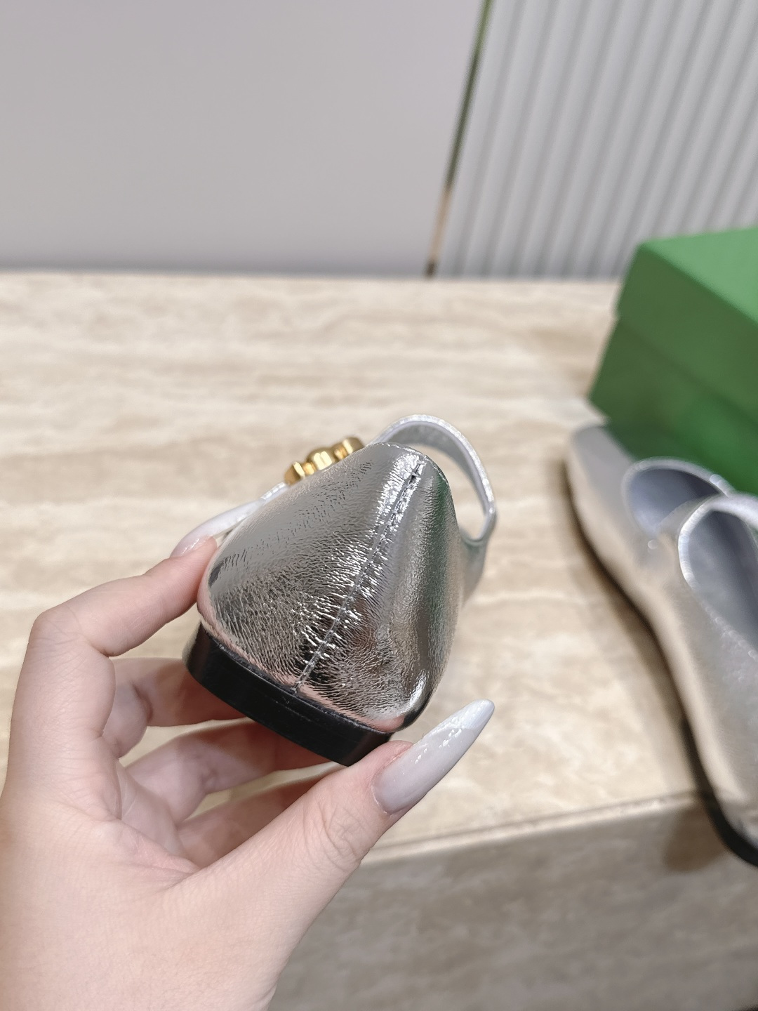 BOTTEGA VENETA 26vs早秋最新爆款单鞋系列……BV方头横带平底单鞋 小红巨书网多红星明上身!上脚真 BOTTEGA VENETA 26vs早秋最新爆款单鞋系列……BV方头横带平底单鞋 小红巨书网多红星明上身!上脚真