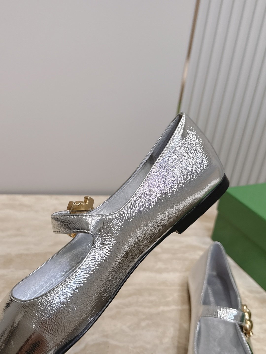 BOTTEGA VENETA 26vs早秋最新爆款单鞋系列……BV方头横带平底单鞋 小红巨书网多红星明上身!上脚真 BOTTEGA VENETA 26vs早秋最新爆款单鞋系列……BV方头横带平底单鞋 小红巨书网多红星明上身!上脚真